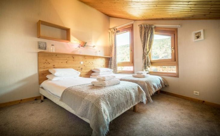 Chalet Grand Sapin, Morzine, Twin Bedroom